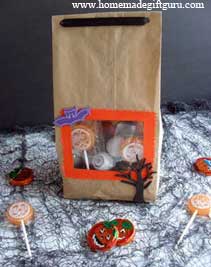 Got brown paper lunch bags? You can turn them into cute Halloween party bags: learn how here...