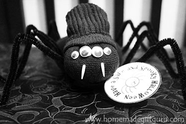 Print a few of these spider-themed Halloween gift tags and then head on over to this super cute DIY no-sew sock spider tutorial for an adorable homemade Halloween gift idea...