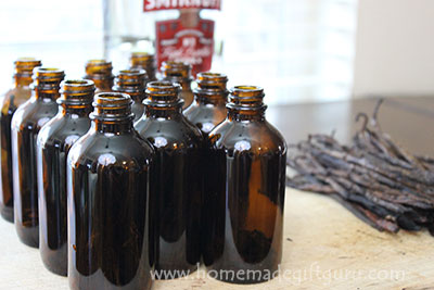 Homemade vanilla makes lovely gifts! This tutorial will show you how to make vanilla gifts right in the bottles for vanilla that gets sweeter with age. ...Free printable labels included.