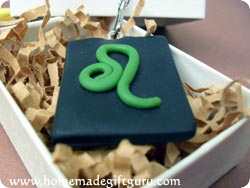 The leo symbol makes a great addition to crafts and homemade gift ideas for astrology lovers!