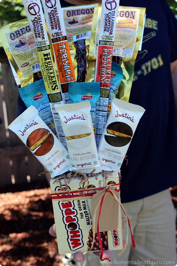 Snack food bouquets make great homemade Christmas gifts for Dads, Grandpas and men in general. Something about making a gift out of their favorite snacks, such as beef jerky and nuts...